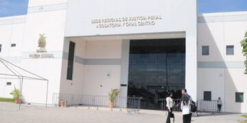 Ignorando los argumentos de la defensa universitaria y actuando de manera parcial, un juez de control vincula de nuevo a proceso al doctor Jesús Madueña, así como a integrantes del Comité de Adquisiciones