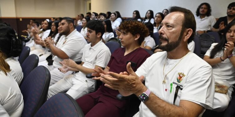 Destacando la importancia de la vocación, la Facultad de Medicina de la UAS realiza conferencias en el marco del Día Nacional del Gerontólogo