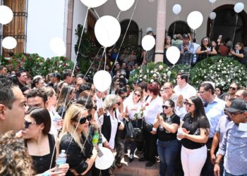 La UAS brinda emotivo homenaje de cuerpo presente al ex Rector Héctor Melesio Cuén Ojeda; “El maestro era el faro, guía y referencia, esas balas asesinas no van a apagar su liderazgo”: Robespierre Lizárraga Otero