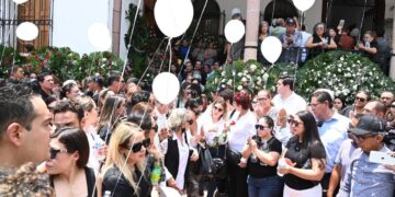 La UAS brinda emotivo homenaje de cuerpo presente al ex Rector Héctor Melesio Cuén Ojeda; “El maestro era el faro, guía y referencia, esas balas asesinas no van a apagar su liderazgo”: Robespierre Lizárraga Otero