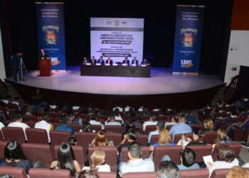 Egresado de la Facultad de Ciencias Físico Matemáticas de la UAS brinda charla sobre Particiones cíclicas por intervalos y la transformada de Markov