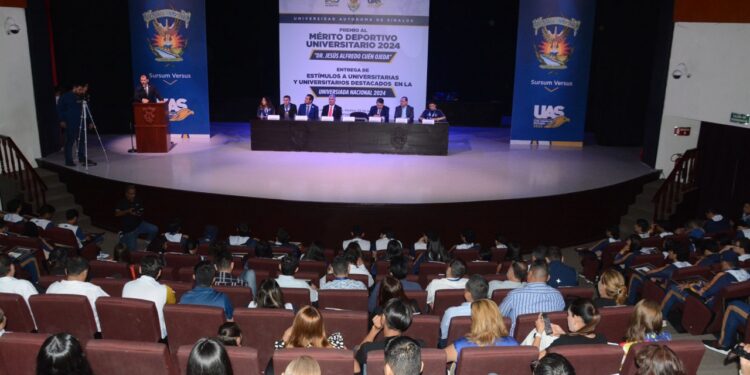 Egresado de la Facultad de Ciencias Físico Matemáticas de la UAS brinda charla sobre Particiones cíclicas por intervalos y la transformada de Markov