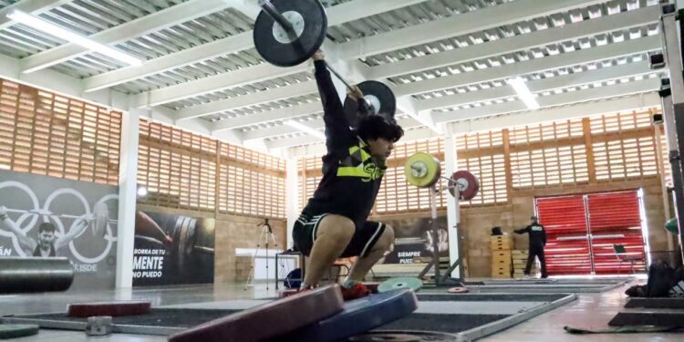 Invita la UAS a estudiantes y jóvenes en general a integrarse a su equipo de levantamiento de pesas, a cargo de Jorge Huie Moulinet