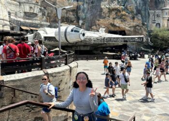 Delia Mayrén, alumna del Centro de Estudio de Idiomas Culiacán de la UAS, participó con éxito en el Disney Cultural Exchange Programs, en Orlando