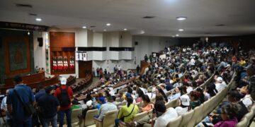 Universitarios se retiran del Congreso del Estado, pero reiteran que están en pie de lucha para defender la autonomía de la UAS ante la intención de las y los diputados de reformar ilegalmente la Ley Orgánica
