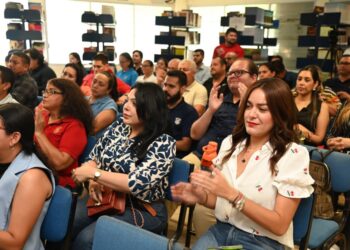 La UAS tiene su propia agenda y no está a la par de los afanes, caprichos y desesperaciones políticas de los diputados que están por dejar su cargo, señala Robespierre Lizárraga