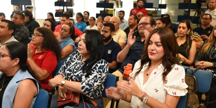 La UAS tiene su propia agenda y no está a la par de los afanes, caprichos y desesperaciones políticas de los diputados que están por dejar su cargo, señala Robespierre Lizárraga