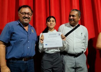 Egresado de la Facultad de Ciencias Físico Matemáticas de la UAS brinda charla sobre Particiones cíclicas por intervalos y la transformada de Markov