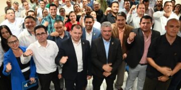 Entrega la UAS 171 titularidades académicas a docentes de las facultades de Ciencias Sociales, Arquitectura y Diseño e Ingeniería y Tecnología, así como del Centro de Estudio de Idiomas de la Unidad Regional Sur