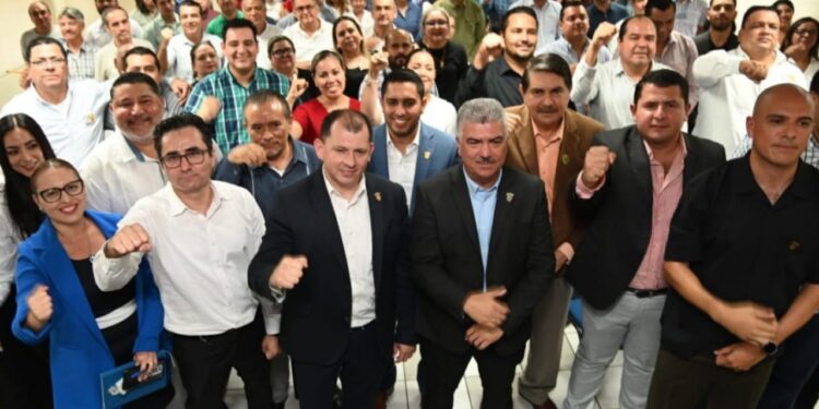 Entrega la UAS 171 titularidades académicas a docentes de las facultades de Ciencias Sociales, Arquitectura y Diseño e Ingeniería y Tecnología, así como del Centro de Estudio de Idiomas de la Unidad Regional Sur