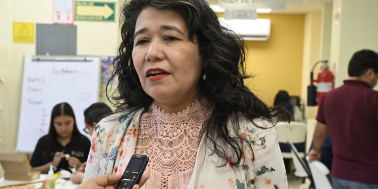 Egresado de la Facultad de Ciencias Físico Matemáticas de la UAS brinda charla sobre Particiones cíclicas por intervalos y la transformada de Markov