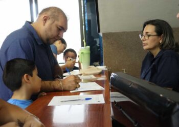 Egresado de la Facultad de Ciencias Físico Matemáticas de la UAS brinda charla sobre Particiones cíclicas por intervalos y la transformada de Markov