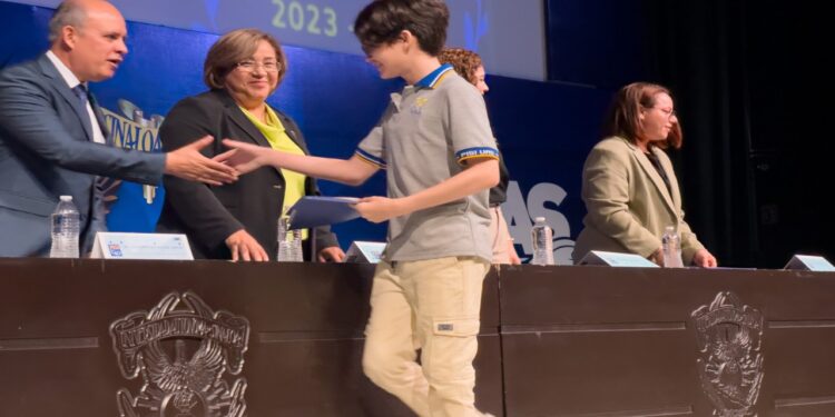 En nada abonan las desafortunadas expresiones del Gobernador sobre el atentado contra Arnoldo Valle; son terribles y graves, advierte Robespierre Lizárraga