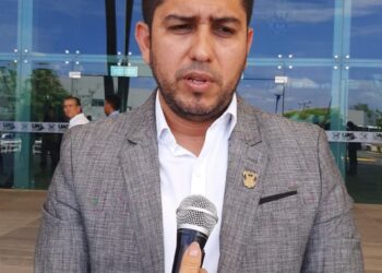 En nada abonan las desafortunadas expresiones del Gobernador sobre el atentado contra Arnoldo Valle; son terribles y graves, advierte Robespierre Lizárraga
