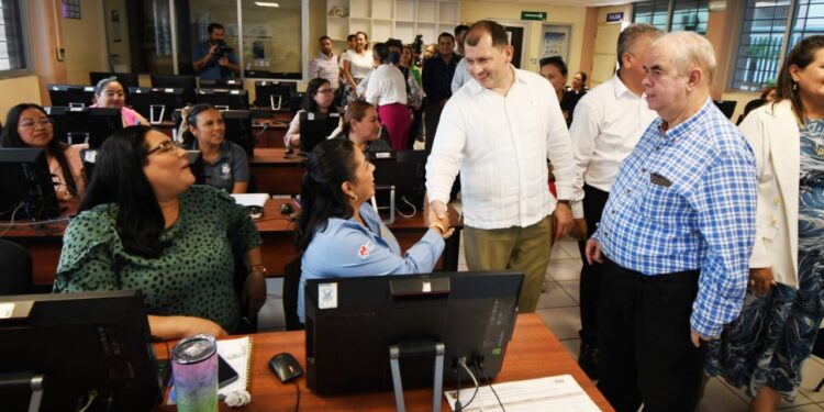 Forjando identidad y pertenencia institucional, autoridades universitarias reciben a estudiantes de nuevo ingreso a la Facultad de Arquitectura y Diseño Mazatlán
