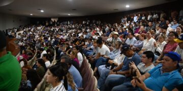 Los universitarios se mantienen en pie de lucha en el Congreso del Estado a pesar de que los diputados prorrogaron por tiempo indefinido su intentona de aprobar reformas a la Ley Orgánica de la UAS