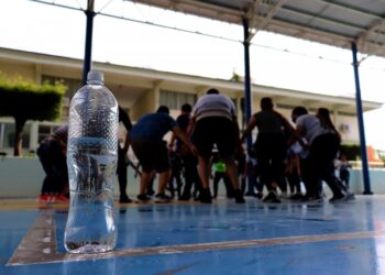 Ante los días calurosos que se viven en la región, es necesaria una buena hidratación para evitar complicaciones como un golpe de calor