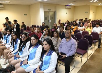 Con gran orgullo, egresa la generación 2020-2024 de la Licenciatura en Optometría del Centro de Investigación y Docencia en Ciencias de la Salud