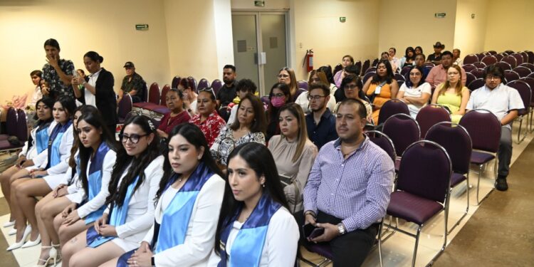 Con gran orgullo, egresa la generación 2020-2024 de la Licenciatura en Optometría del Centro de Investigación y Docencia en Ciencias de la Salud