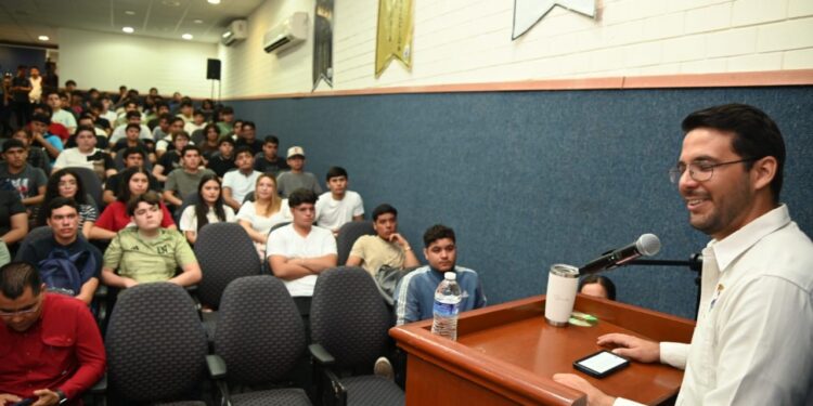 Llama Robespierre Lizárraga a estudiantes de nuevo ingreso de Ingeniería a la cohesión y defensa de la dignidad y autonomía universitaria ante los desafíos que enfrenta la UAS