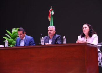 Jóvenes graduados de la Facultad de Derecho Culiacán, le hacen un llamado enérgico al Gobierno del Estado y le solicitan respeto a la Autonomía de la Universidad que tanto ha costado construir