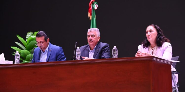 Jóvenes graduados de la Facultad de Derecho Culiacán, le hacen un llamado enérgico al Gobierno del Estado y le solicitan respeto a la Autonomía de la Universidad que tanto ha costado construir