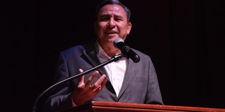 Robespierre Lizárraga convoca a estudiantes de nuevo ingreso de la FCA a prepararse ante el llamado a la lucha por la defensa de la autonomía de la UAS