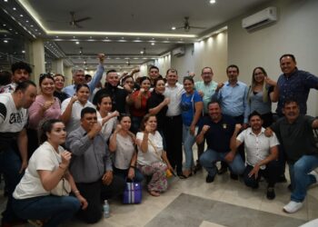 Jóvenes graduados de la Facultad de Derecho Culiacán, le hacen un llamado enérgico al Gobierno del Estado y le solicitan respeto a la Autonomía de la Universidad que tanto ha costado construir