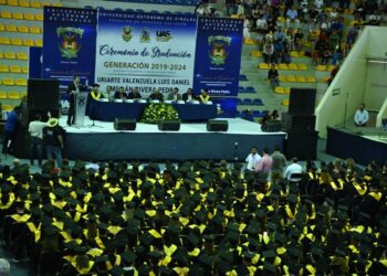 Padres de familia y egresados de la Facultad de Derecho destacaron el sentido humanista y la calidad educativa que ha caracterizado a la UAS