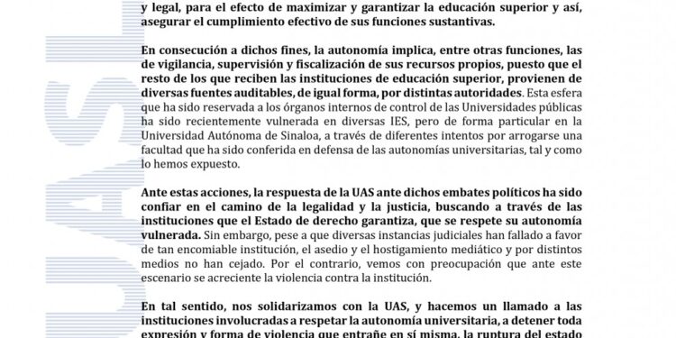 ¡Respaldo total! Universitarios arriban a la SEGOB manifestando su apoyo a Robespierre Lizárraga en la reunión que mantendrá con el Gobernador y la secretaria Luisa María Alcalde