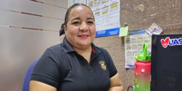 ¡Respaldo total! Universitarios arriban a la SEGOB manifestando su apoyo a Robespierre Lizárraga en la reunión que mantendrá con el Gobernador y la secretaria Luisa María Alcalde