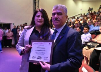 Por su contribución al fortalecimiento a la rendición de cuentas y acceso a la información, la UAS recibe de la CEAIP el Reconocimiento a la Transparencia en Sinaloa