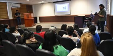 Alumnos de Ciencias de la Comunicación de la UAS realizan videos alusivos a la campaña Sobrevivir está en tus manos, para prevenir cáncer de mama