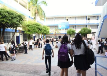 Padres y madres de familia de estudiantes agradecen la responsabilidad de la UAS por la implementación de un protocolo para proteger a sus hijos