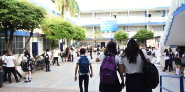 Padres y madres de familia de estudiantes agradecen la responsabilidad de la UAS por la implementación de un protocolo para proteger a sus hijos