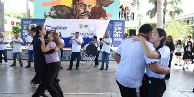 Consolidada por su excelencia académica y la formación integral de sus estudiantes, la Preparatoria Emiliano Zapata de la UAS celebra 56 años de su fundación