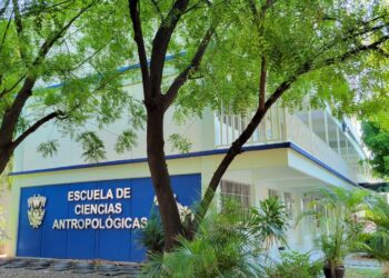En busca de visibilizar autoras femeninas, brindan a estudiantes el taller Mujeres Escritoras en la Escuela de Ciencias Antropológicas de la UAS