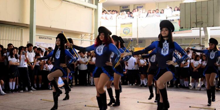 Para la formación integral de las y los alumnos, realizan la Expo Talleres culturales, artísticos y deportivos en la Preparatoria Dr. Salvador Allende