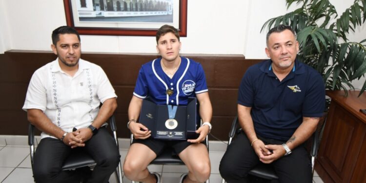 El medallista olímpico Marco Verde y su entrenador Radamés Hernández, orgullosamente Águilas UAS, recibirán el Premio Estatal del Deporte 2024