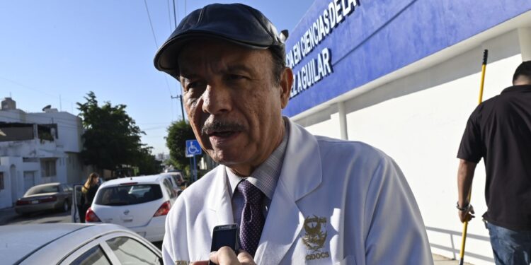 Carlos Fernando Corona Sapiens, un referente médico que inspira de corazón y gratitud a decenas de generaciones en la UAS