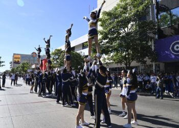 Promoviendo los valores cívicos, participa importante contingente de la UAS en el desfile deportivo del 20 de Noviembre celebrado en Culiacán