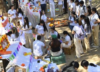 La Facultad de Ciencias de la Nutrición y Gastronomía de la UAS conmemora con altares, kermés y la exposición de las calaveritas el Día de Muertos