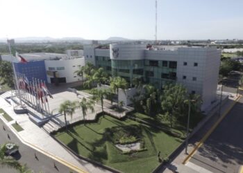 La UAS está en proceso de reacreditación institucional, valorando la mejora de sus programas educativos y la formación integral de alumnos y docentes