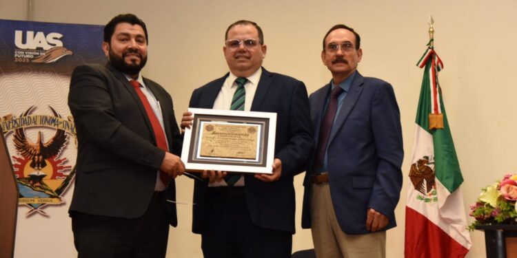 Sergio Enrique Beltrán, académico de la UAS, es reconocido como Contador del Año por la Asociación Mexicana de Contadores Públicos