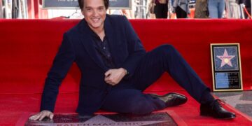 Ralph Macchio, protagonista de ‘Karate Kid’ y ‘Cobra Kai’, recibió su estrella en el Paseo de la Fama de Hollywood