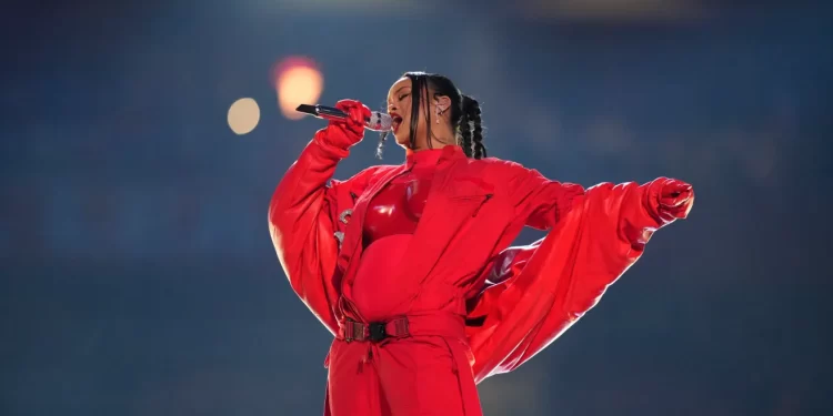 Rihanna es la tercera artista más influyente del siglo XXI, según Billboard