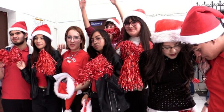 Con la participación de estudiantes de todos los grados educativos, la Preparatoria Fausto Medina Viedas lleva a cabo su Festival Navideño 2024