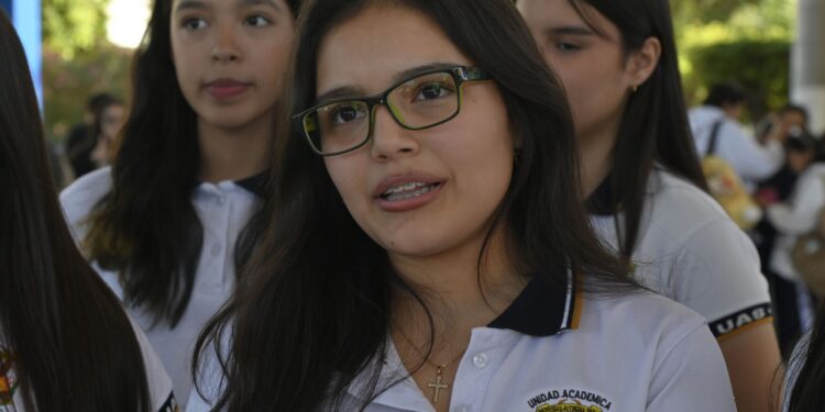 Estudiantes de la Preparatoria Emiliano Zapata desarrollan el conversatorio “Ciencia e investigación social como herramientas para la paz”