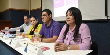 La Facultad de Derecho de la UAS presentó el Panel “Violencias de Género: Abriendo paradigmas”, con estudiantes de Maestría