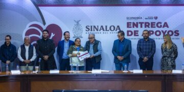 Entrega Rocha apoyos directos e inmediatos a comerciantes de 6 municipios, restaurantes de Culiacán, organizadores de eventos y emprendedores